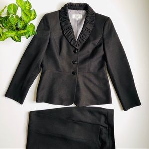 Le Suit Black Pants Suit Size 6P